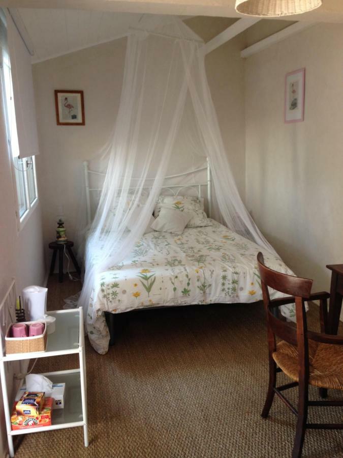 Seb&Laeti Guesthouse Saint-Laurent-dʼAigouze Εξωτερικό φωτογραφία