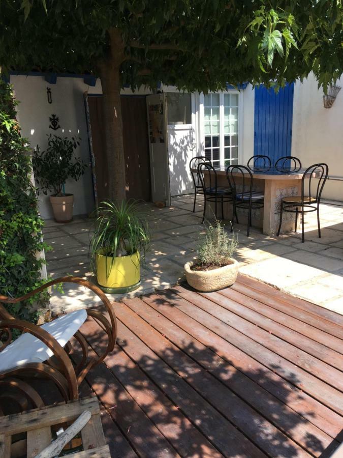 Seb&Laeti Guesthouse Saint-Laurent-dʼAigouze Εξωτερικό φωτογραφία