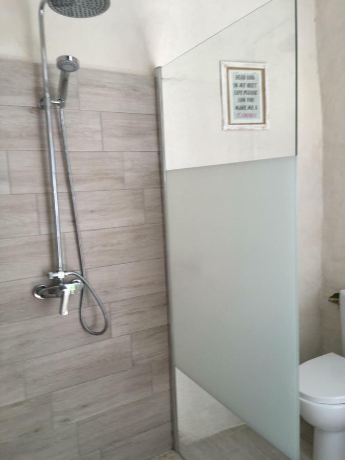 Seb&Laeti Guesthouse Saint-Laurent-dʼAigouze Εξωτερικό φωτογραφία