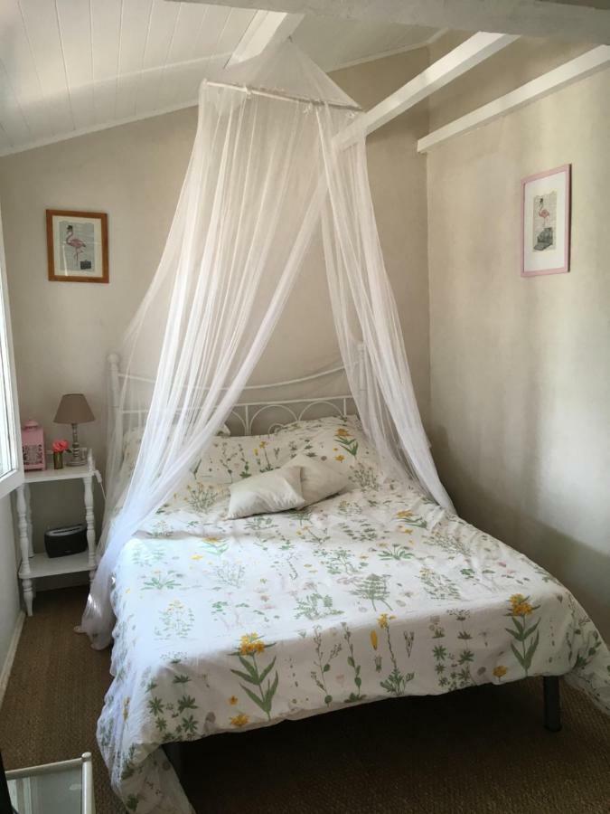 Seb&Laeti Guesthouse Saint-Laurent-dʼAigouze Εξωτερικό φωτογραφία